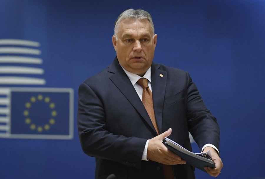 "ČEKAMO PUTINA I TRAMPA, KASNE" Orban otišao na letovanje u Hrvatsku, pogledajte šta je URADIO (FOTO)