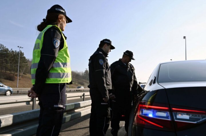 GRANIČNA POLICIJA ZAUSTAVILA MERCEDES, A ONDA JE USLEDILA DRAMA! Vozač hitno uhapšen!