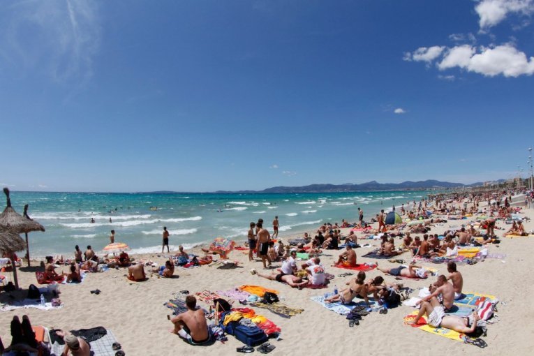 ŠOK U KOMŠILUKU: Ljudi nisu mogli da veruju ŠTA se pojavilo na plaži! (FOTO)