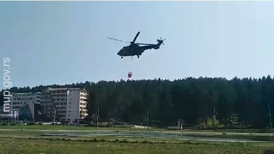 Helikopterska jedinica MUP gasi požar u Zapadnoj Srbiji! Super Puma već izbacio 52 tone vode, akcija gašenja i dalje traje