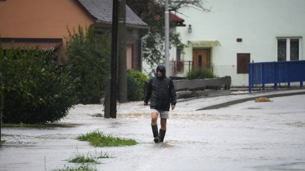 'NEĆE SE PONOVITI 2014.' Direktor JP 'Srbijavode' obišao poplavljena mesta u trsteničkoj opštini: Kritično u Jagodini, Trsteniku, Brusu, Kosjeriću, So