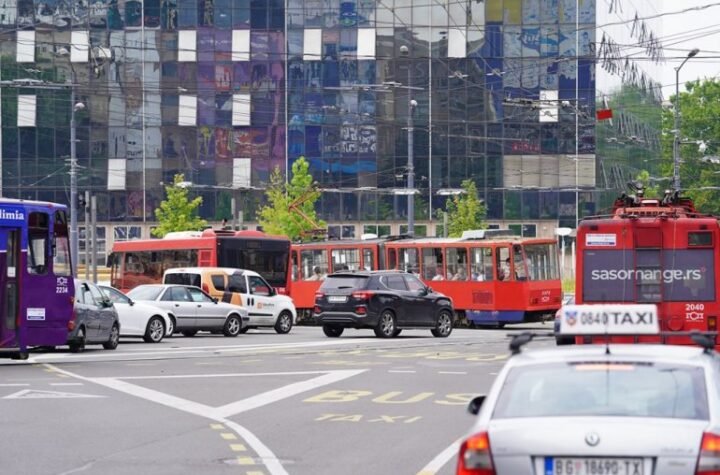 IZMENE JAVNOG PREVOZA U BEOGRADU OD 7 DO 16 SATI! Ovo je detalja spisak promenjenih linija!