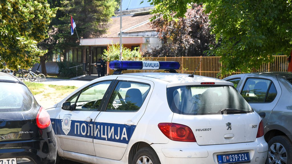 UČENICA NESTALA U NOVOM SADU Trag joj se izgubio kad je IZAŠLA IZ ŠKOLE: Majka moli za pomoć (FOTO)