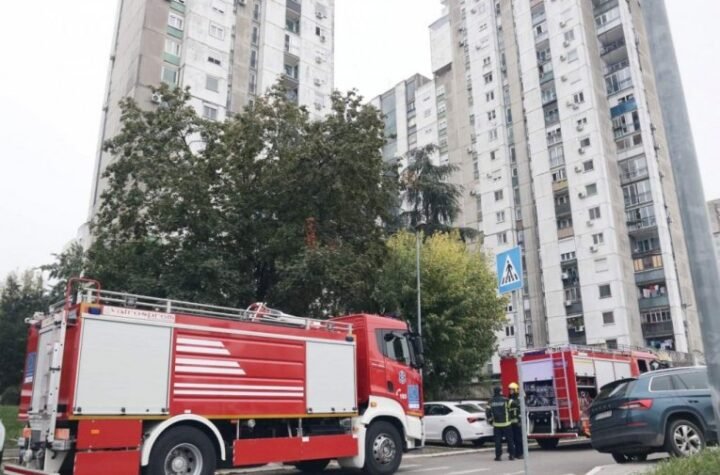 IZGOREO STAN NA KARABURMI! Veliki požar, hitno evakuisani stanari zgrade!