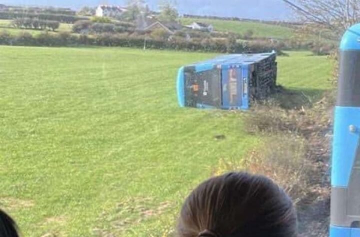 UŽAS! PREVRNUO SE AUTOBUS, POGINULI STUDENTI: Najmanje 12 mrtvih i 33 povređena u tragediji na auto-putu (FOTO)