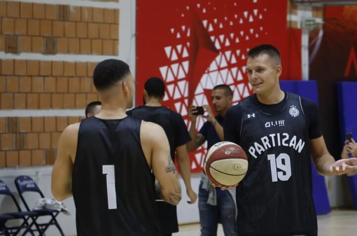 CRNO-BELI GOSTUJU U 'GRADU SVETLOSTI' Evo kada možete pratiti prenos meča Pariz - Partizan