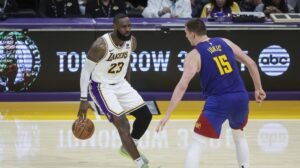 DENVER RASTAVIO LEJKERSE NA DELOVE: Lebron mogao samo da se pokloni Jokiću...