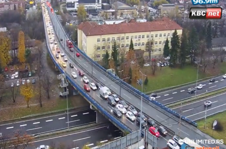 KRITIČNO NA PANČEVCU I PLAVOM MOSTU! Jutarnji špic paralisao Beograd, pojedini delovi stoje! (FOTO)