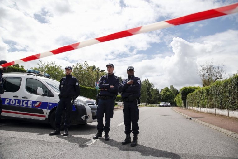 TRAGEDIJA U PORODIČNOJ KUĆI! Otac se vratio s posla i pronašao TROJE DECE IZBODENE NASMRT! Majke nema nigde, patila je od depresije