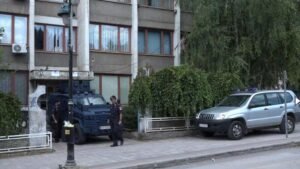 Kurtijev teror se nastavlja: Takozvana kosovska policija izvršila pretres dve kuće u Zubinom Potoku