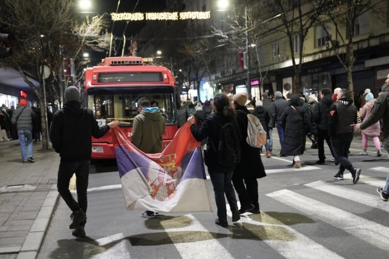 "NAJBESMISLENIJI PROTEST NA KOM SAM IKADA BIO": Građani razočarani - ljudima više dosta manipulacije, SVE MASKE SU PALE!