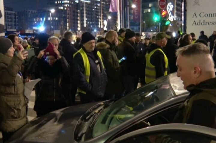 OPOZICIJA OPET PRAVI HAOS!  Blokiraju Beograd na vodi! SLUČAJNOG PROLAZNIKA ISPRSKALI BIBER SPREJEM