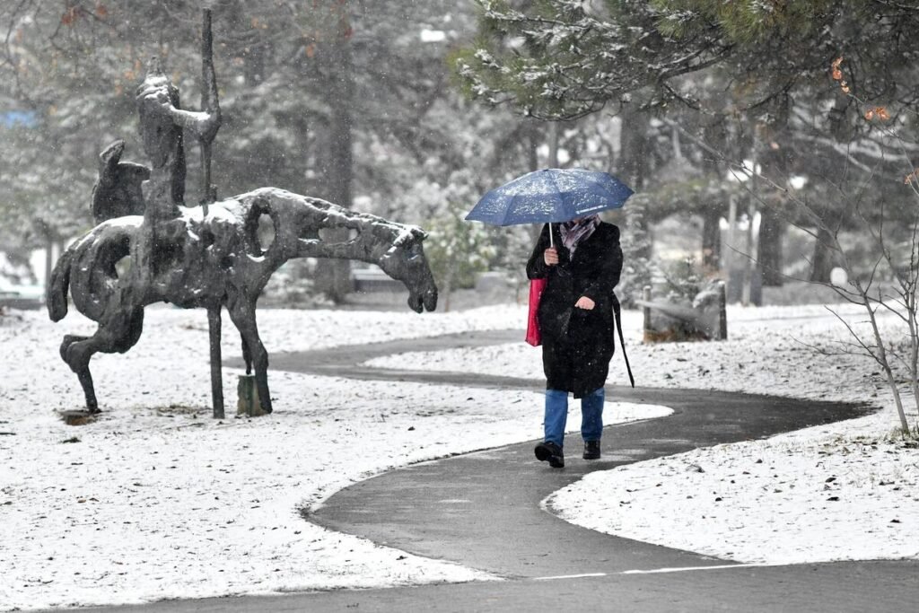 Ovi delovi Srbije će biti na udaru: Najnovije upozorenje RHMZ, na snazi i meteoalarmi