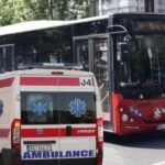 ČOVEK SE SRUŠIO NASRED AUTOBUSA, SVI MISLILI DA JE PIJAN, A ONDA USLEDIO OBRT! Šokantno na liniji 52 u Beogradu!