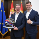 "KINESKI PRIJATELJI SU ME INFORMISALI O NOVIM MODELIMA LETEĆIH AUTOMOBILA!" Vučić se sastao sa Dušanom Borkovićem i rukovodstvom kompanija Xpeng AeroHT i Magelin! (FOTO)