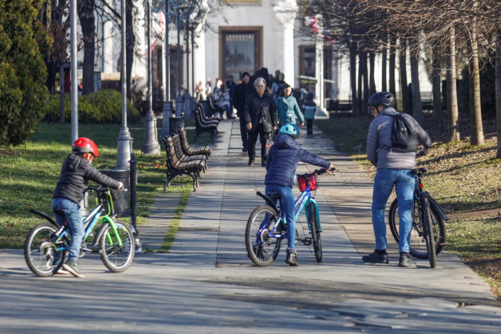 Nakon ledenog jutra, sunce će nas ogrejati! Biće 9 stepeni, razvedriće se, iskoristite dan