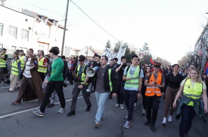 POKUŠALI OKUPACIJU KULTURNOG CENTRA BEOGRADA! Studenti upali, tražili ključeve od svih ulaza