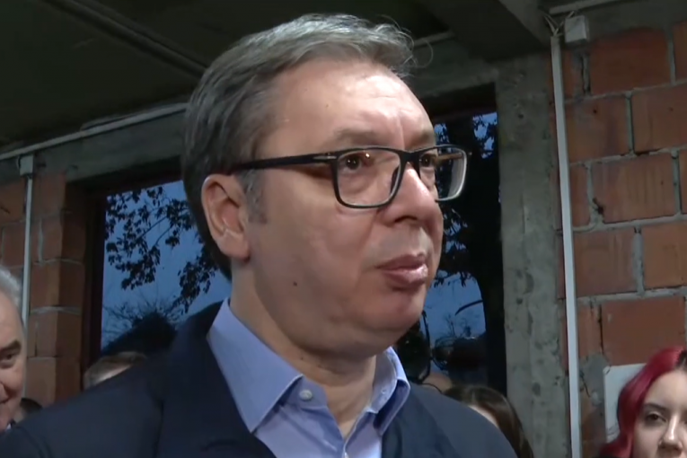 PREDSEDNIK VUČIĆ U BOLJEVCU! Obilazi  poljoprivredno gazdinstvo porodice Vidulović!