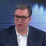 Studentkinja Marina Stanić uručila predsedniku Srbije Aleksandru Vučiću poklon: Nakon što je dobio nalepnice FK BORAC 1925, stiglo preko DVADESET HILJ
