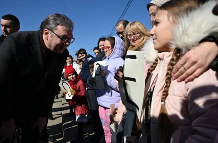 VUČIĆ U DRMNU: "Država je krenula u snažniju borbu protiv falsifikata meda, velika je stvar kad se mladi vrate na selo!" (FOTO)