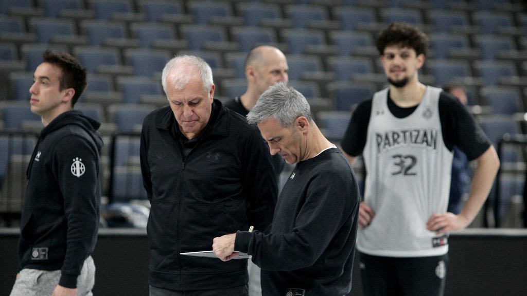 Crno-beli uz porodice nastradalih! Partizan poslao poruku podrške posle tragedije u Kočanima! (FOTO)