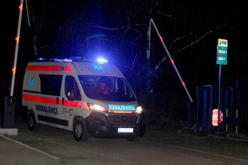 Dvojica mladića zadobila teže povrede: Pali sa zida fakulteta u Beogradu, jedan završio na reanimaciji