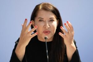 "Kupila sam flašu albanske rakije, pa stavila..." : Ovako je Marina Abramović izgubila nevinost! Šokantnije ne može