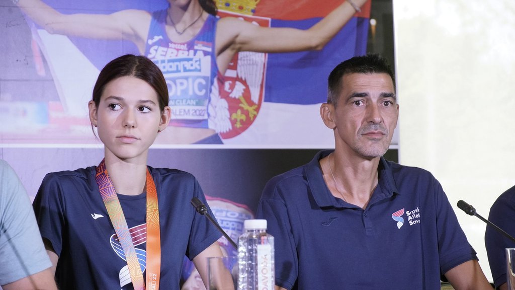 NIKO PONOSNIJI OD OCA DRAGUTINA: Tata Topić je ovako ispratio srebrnu medalju ćerke Angeline