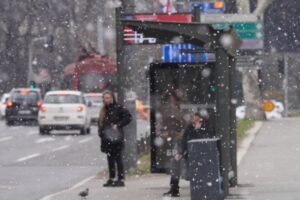 SNEG VEČERAS OČEKUJE OVE PREDELE ZEMLJE! Evo gde će vejati noćas