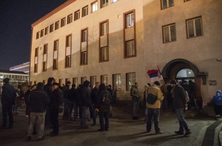 STUDENTSKO ZLO: "Šta kaže plenum, policija napala studente?" (FOTO)