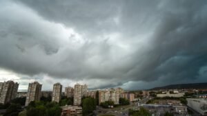 SVE ĆE SE PROMENITI ZA SAMO PAR SATI: Vreo vetar, sunce koje prži, a onda šok preokret...