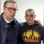 "Zadobio je teške telesne povrede": Predsednik Vučić posetio policajca povređenog ispred RTS-a