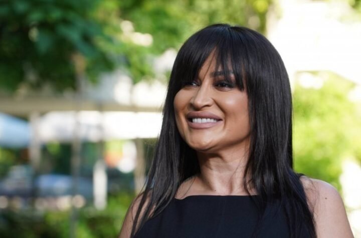 ANDREANA ČEKIĆ PEVALA NA RASKOŠNOJ PRIVATNOJ ZABAVI U DUBAIJU: Pevačica bila okružena LUKSUZOM od 500.000 EVRA!