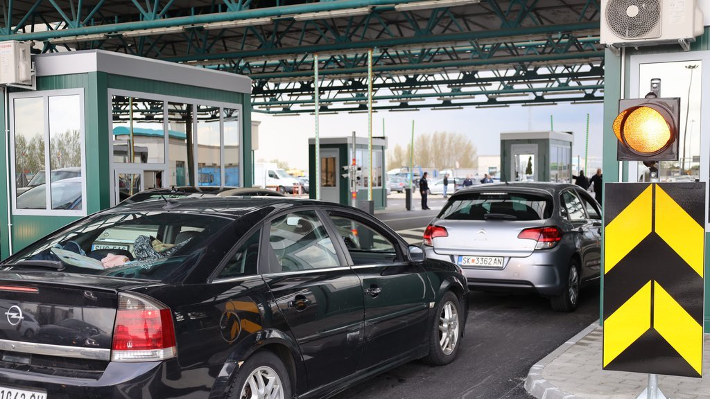 Bez zadržavanja vozila na rampama auto-puteva: Na gradini se čeka do 30 minuta, kamioni kod Šida u koloni 180 minuta