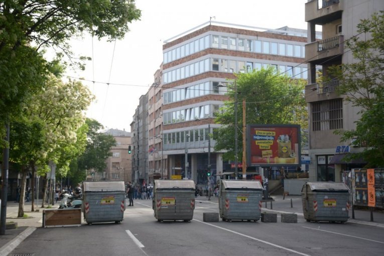 DESET DANA BLOKADE RTS! Nekolicina pravi haos u Takovskoj ulici!