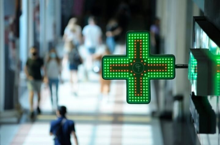DEŽURNE APOTEKE, IZMENJEN RED VOŽNJE U PREVOZU I NERADNI DANI! Evo kako za Prvomajske praznike rade tržni centri, supermarketi, pijace i benzinske stanice!