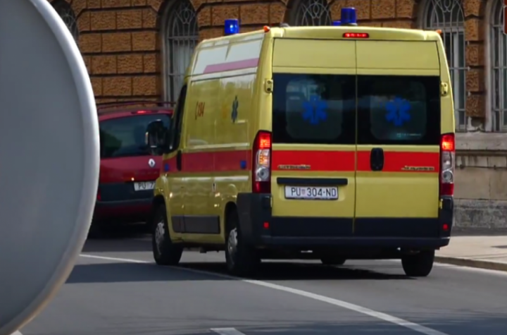 HOROR U HRVATSKOJ! Vlasnici doma za stare zaključali korisnike i NESTALI! NEPOKRETNI LJUDI BILI BEZ HRANE; LEKOVA I NEGE, VATROGASCI KROZ PROZORE ULAZILI DA IH SPASAVAJU!