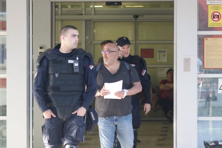 "IMAM JEDNU OZBILJNU POVREDU": Oglasio se dekan Patrik Drid koga su linčovali u Novom Sadu, "NAPALI SU I LEKARE"