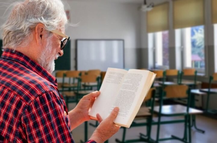 ISTI DAN ZAVRŠIO OSNOVNU ŠKOLU I OTIŠAO U PENZIJU! Deka iz Blaca presrećan: "Danas mi je i rođendan!"
