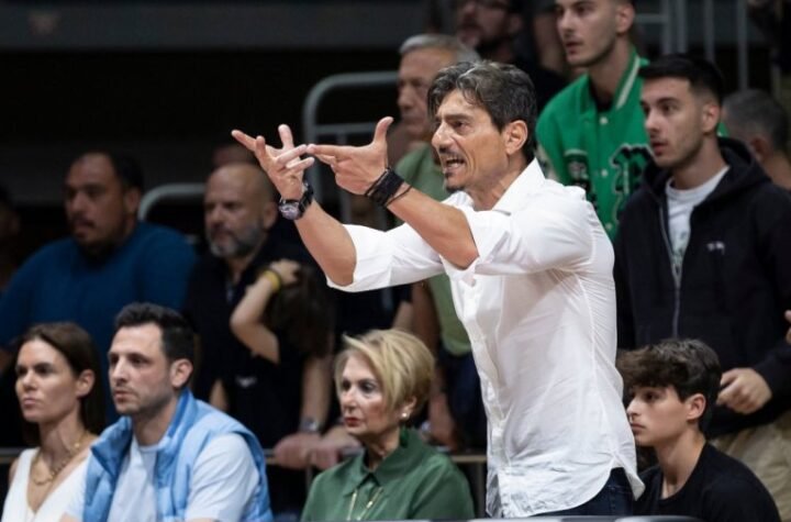 JANAKOPULOS OPET LUDOVAO, GO U PONOĆ "ZVAO" JAVORA: Podelio je i četove na srpskom jeziku! (FOTO)