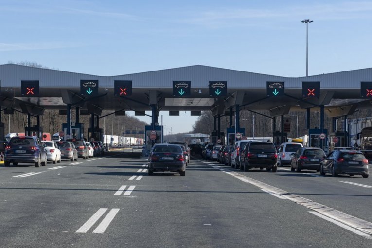 LEPE VESTI ZA VOZAČE, ZA SVE, SEM ZA TERETNJAKE KOJI IDU PREKO BATROVACA! Nema većih zadržavanja na graničnim terminalima