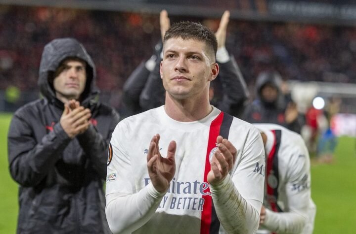 LUKA JOVIĆ OBLAČI CRNO-BELI DRES? Duško Tošić doneo dve ponude za napadača Milana
