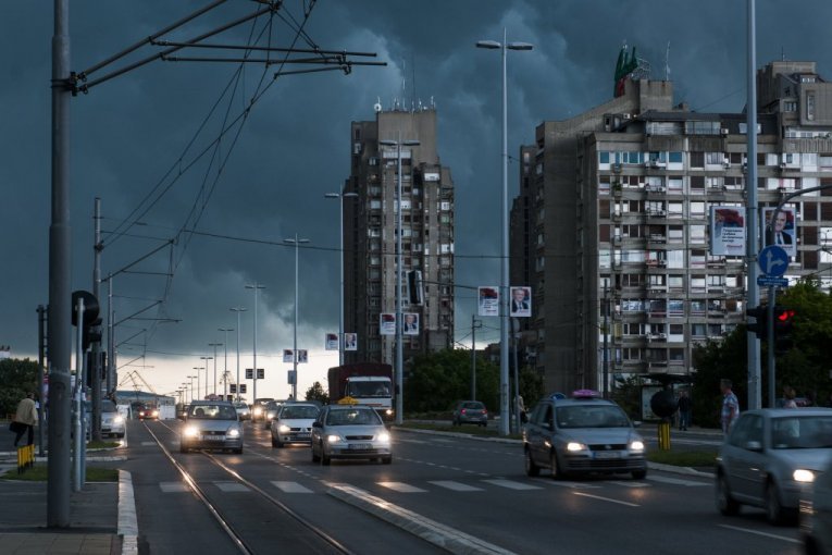 METEOROLOZI UPOZORAVAJU: Nema lepog vremena za Prvi maj! Čekaju nas olujni udari vatra i POJAVA KOJOJ SE NIKO NIJE NADAO