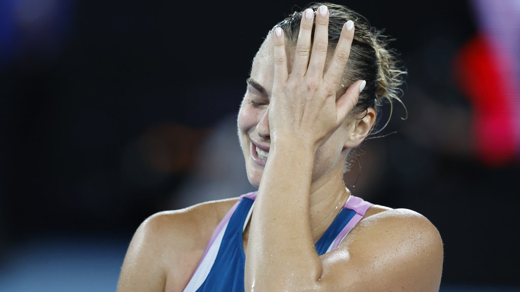 NAJBOLJA TENISERKA NA SVETU PREOKRETOM STIGLA DO OSMINE FINALA: Sabalenka provela dva sta na terenu