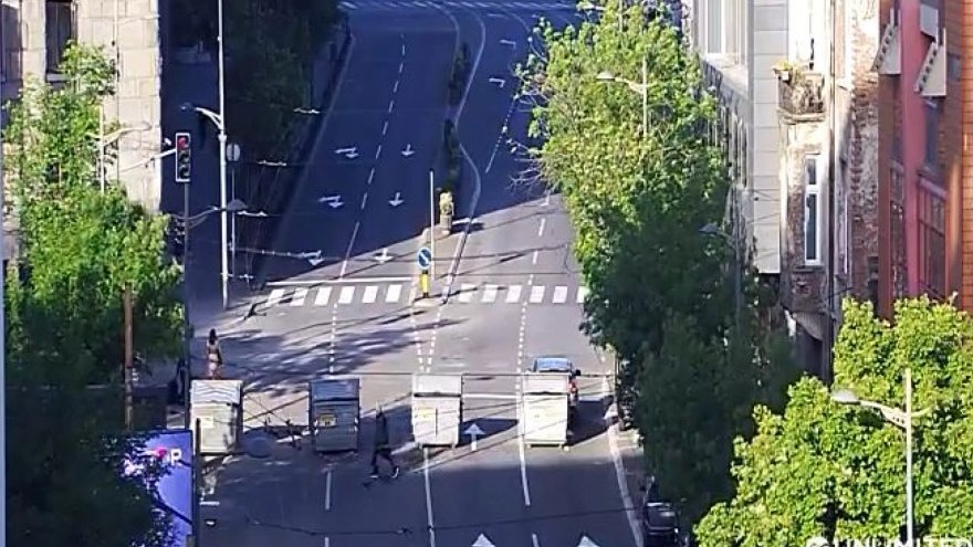 NASTAVLJAJU SA SIROVIM NASILJEM: Šaka blokadera teroriše građane i zaposlene na RTS