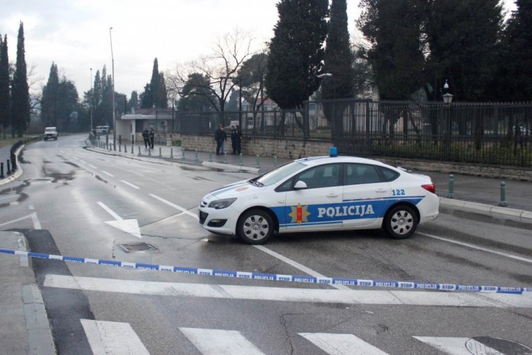 "NEMOJ, KAD TE MOLIM": Užas u Podgorici, pojavio se jeziv snimak ranjavanja žene!