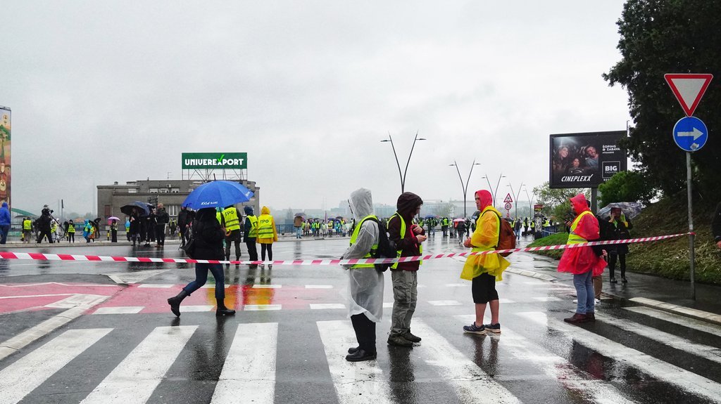 Nastavlja se pobuna bahatih, prebogatih neradnika protiv radnog naroda Srbije! (FOTO)