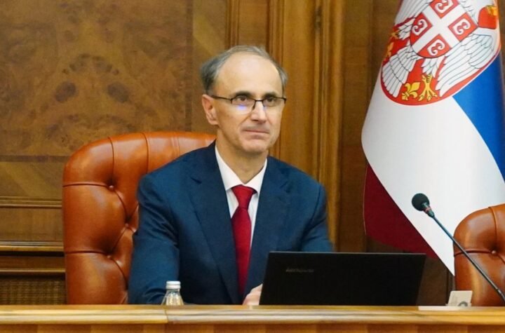 ODRŽANA PRVA SEDNICA VLADE REPUBLIKE SRBIJE: Macut čestitao ministrima