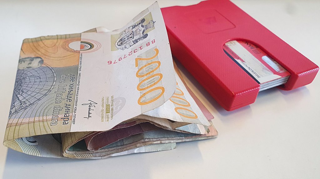 Ovo su zarade u Srbiji! Preduzetnici primaju najmanje, a evo ko je na VRHU liste