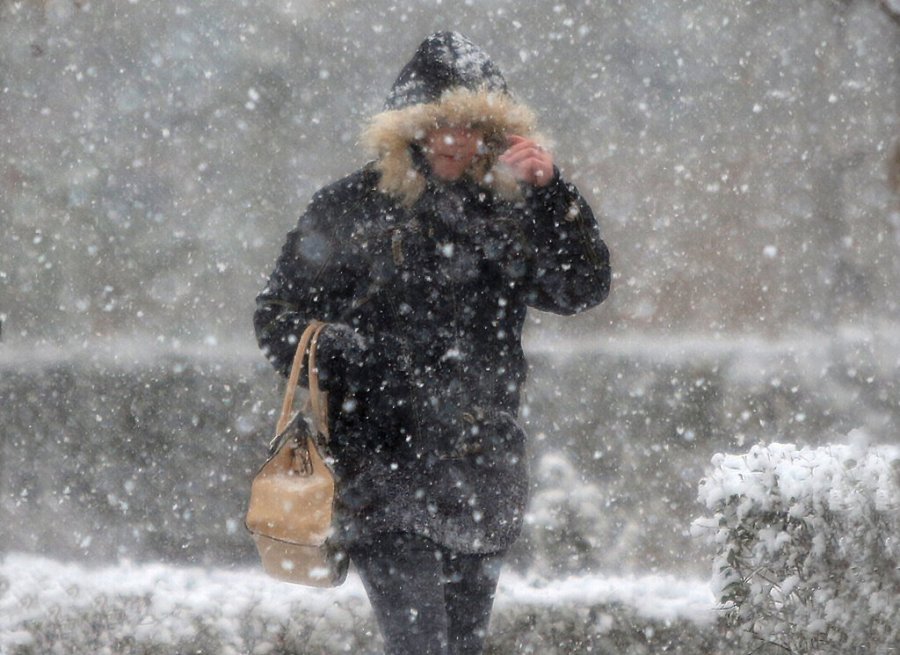 SMRZAVAĆEMO SE! Neverovatne temperature usred aprila, stiže nova tura KIŠE I SNEGA POPODNE, a ovi delovi zemlje su prvi na udaru!